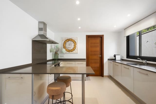 4 soveværelse Lejlighed til salg i Es Camp De Mar / El Camp De Mar, Andratx med swimmingpool garage - € 2.200.000 (Ref: 8053068)