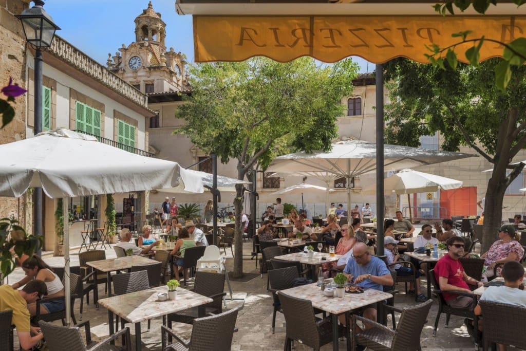 4 bedroom Villa for sale in Alcudia with pool garage - € 940,000 (Ref: 8084435)