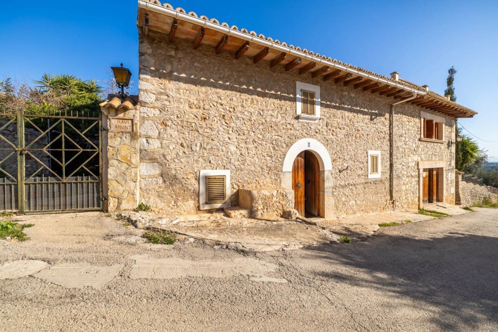 Chalet de 3 habitaciones en Selva en venta con piscina garaje - 795.000 € (Ref: 8094869)