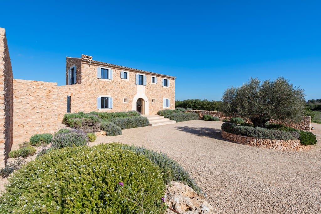 4 bedroom Finca/Country House for sale in Ses Salines with pool garage - € 3,690,000 (Ref: 8123527)
