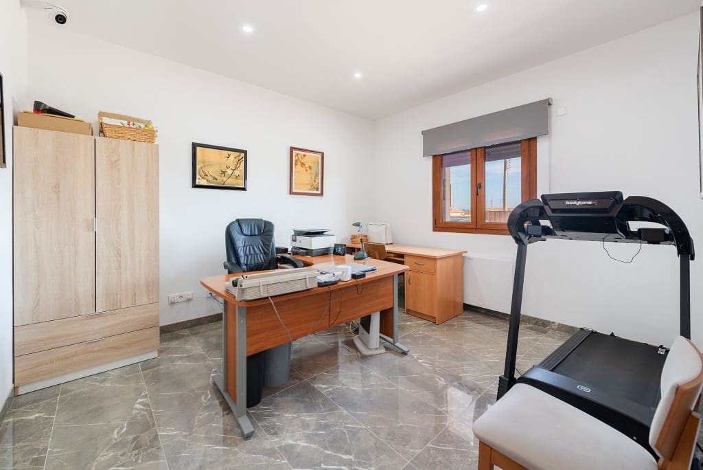 4 sypialnia Finka/Dom wiejski na sprzedaż w Sa Pobla z basenem garażem - 1 395 000 € (Ref: 8153660)