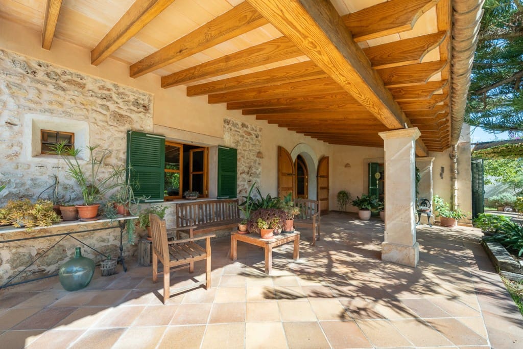 2 soveværelse Byhus til salg i Llubi med swimmingpool garage - € 980.000 (Ref: 8213330)