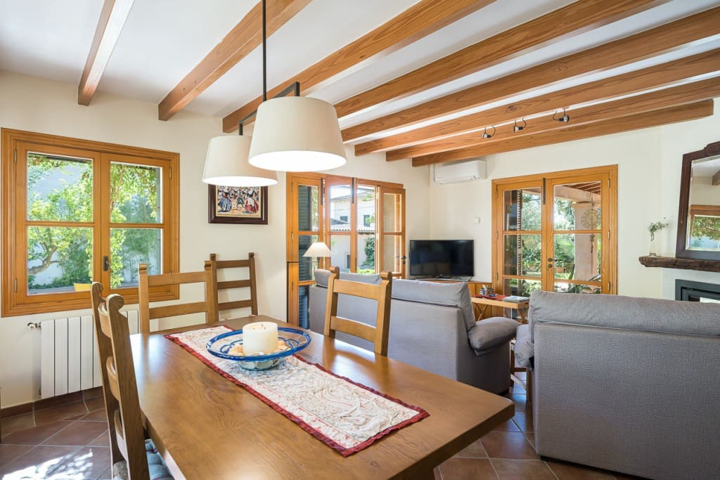 2 soveværelse Byhus til salg i Llubi med swimmingpool garage - € 980.000 (Ref: 8213330)