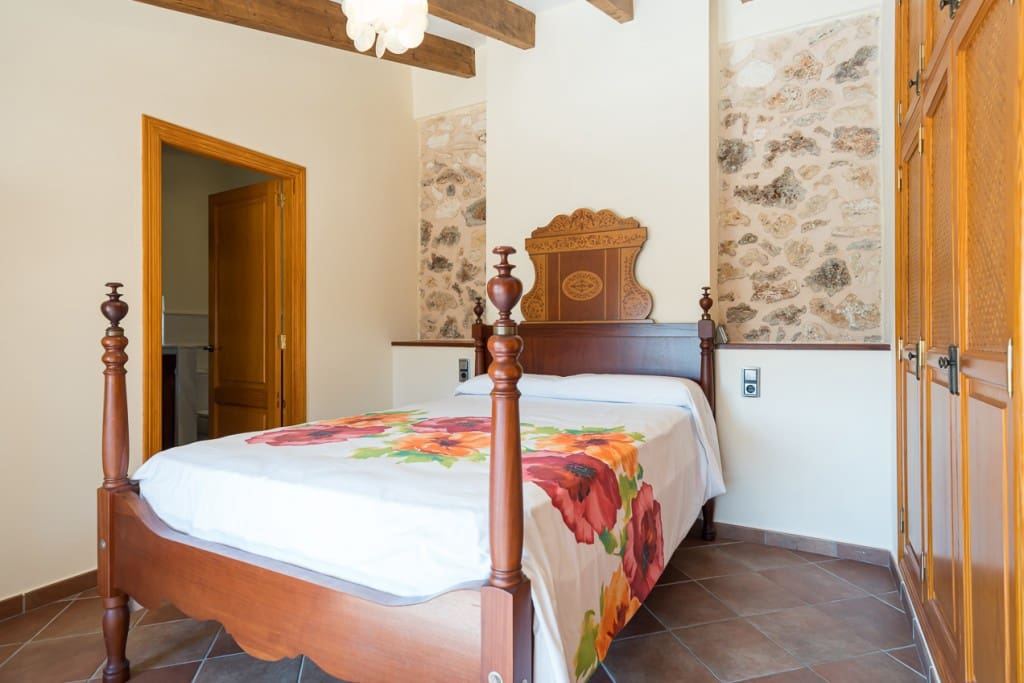 2 soveværelse Byhus til salg i Llubi med swimmingpool garage - € 980.000 (Ref: 8213330)