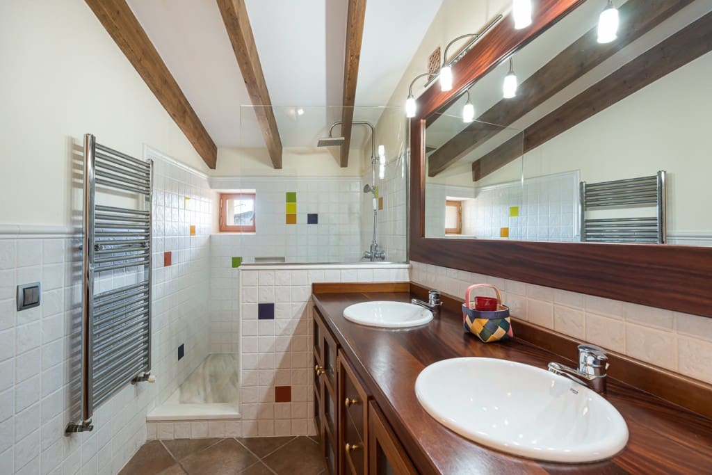 2 soveværelse Byhus til salg i Llubi med swimmingpool garage - € 980.000 (Ref: 8213330)