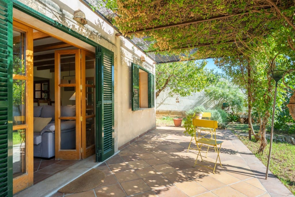 2 soveværelse Byhus til salg i Llubi med swimmingpool garage - € 980.000 (Ref: 8213330)