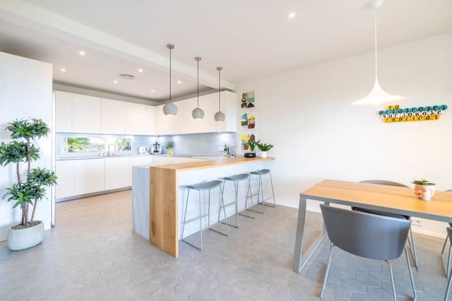 3 slaapkamer Villa te koop in Alcúdia met zwembad - € 1.950.000 (Ref: 8241869)