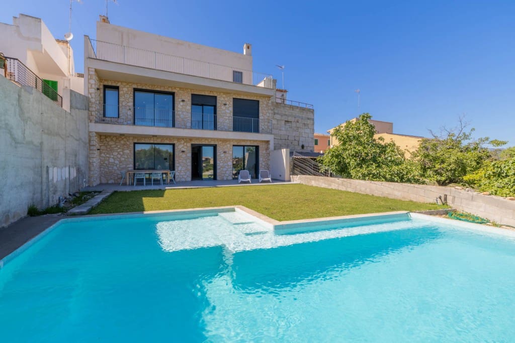 4 soveværelse Byhus til salg i Campanet med swimmingpool garage - € 1.180.000 (Ref: 8302596)