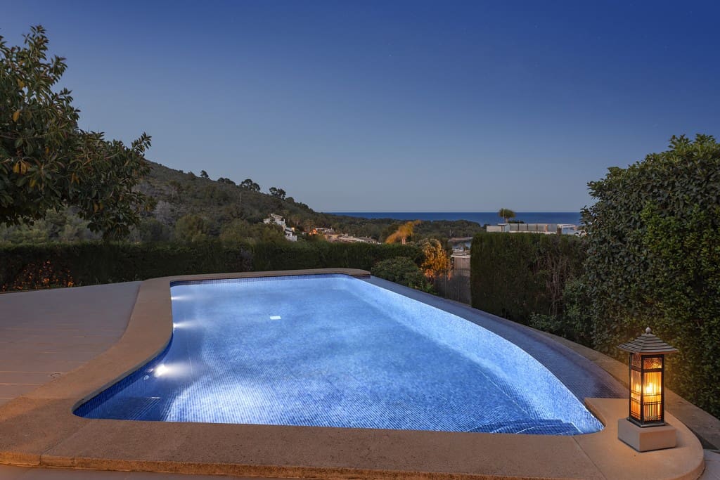 5 bedroom Villa for sale in Alcudia with pool - € 2,275,000 (Ref: 8302597)