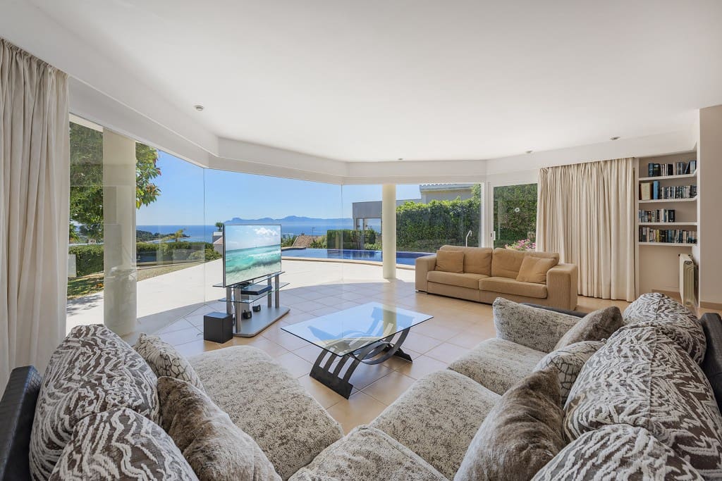 5 bedroom Villa for sale in Alcudia with pool - € 2,275,000 (Ref: 8302597)