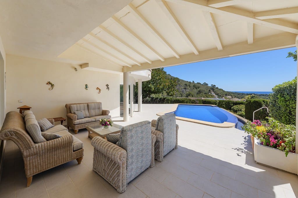 5 bedroom Villa for sale in Alcudia with pool - € 2,275,000 (Ref: 8302597)