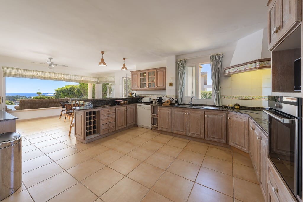 5 bedroom Villa for sale in Alcudia with pool - € 2,275,000 (Ref: 8302597)