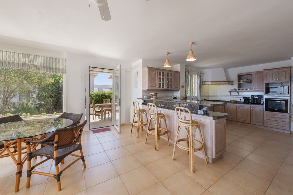 5 bedroom Villa for sale in Alcudia with pool - € 2,275,000 (Ref: 8302597)