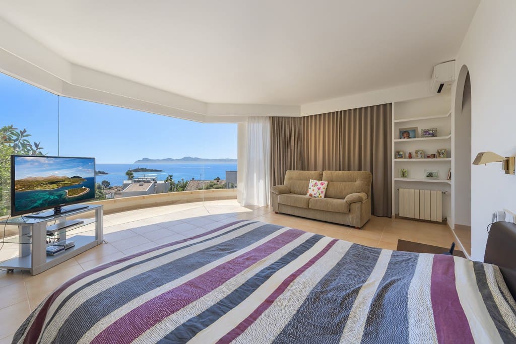 5 bedroom Villa for sale in Alcudia with pool - € 2,275,000 (Ref: 8302597)