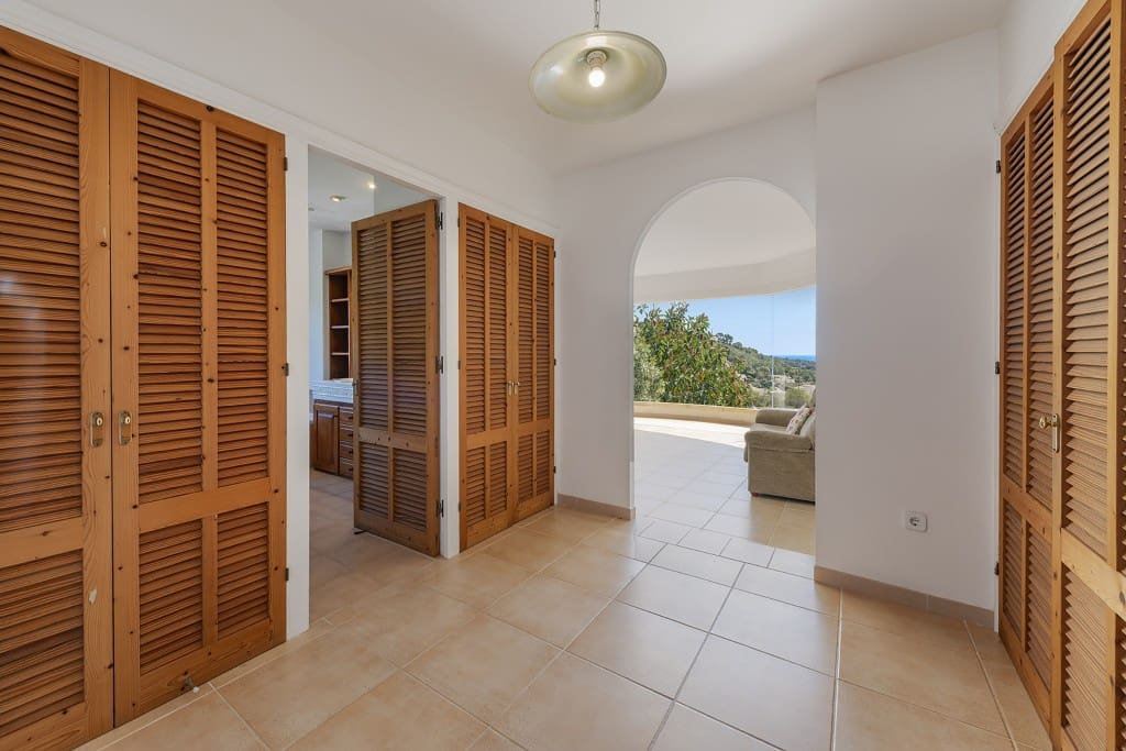 5 bedroom Villa for sale in Alcudia with pool - € 2,275,000 (Ref: 8302597)