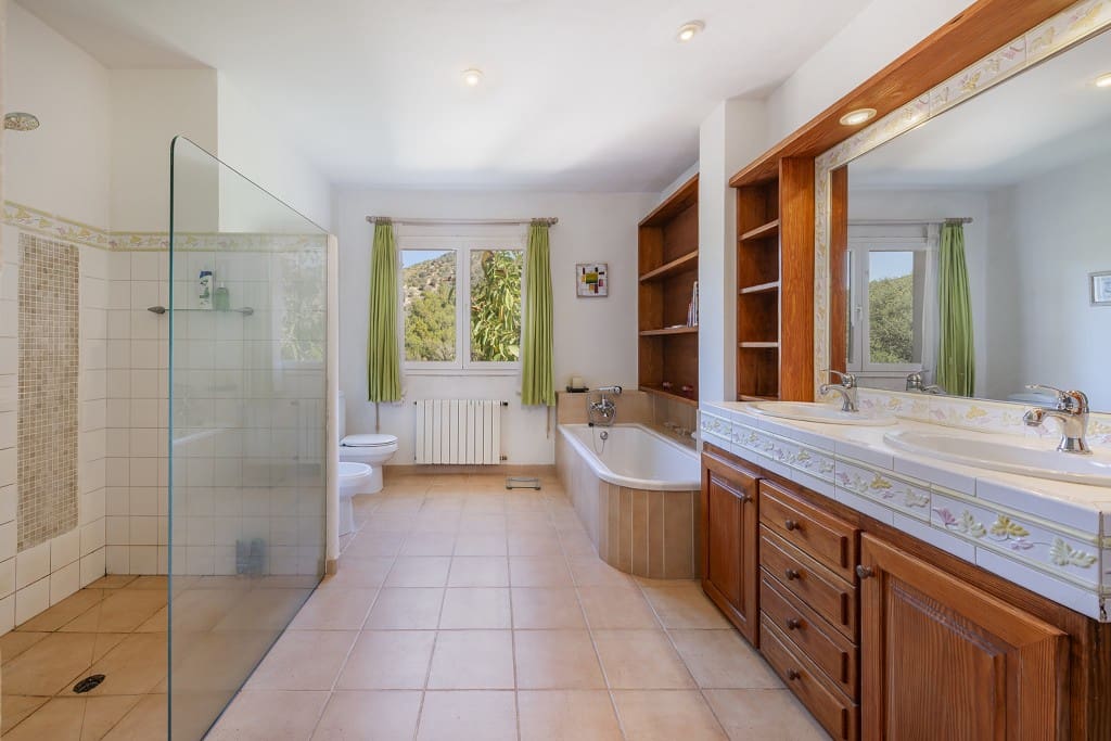 5 bedroom Villa for sale in Alcudia with pool - € 2,275,000 (Ref: 8302597)