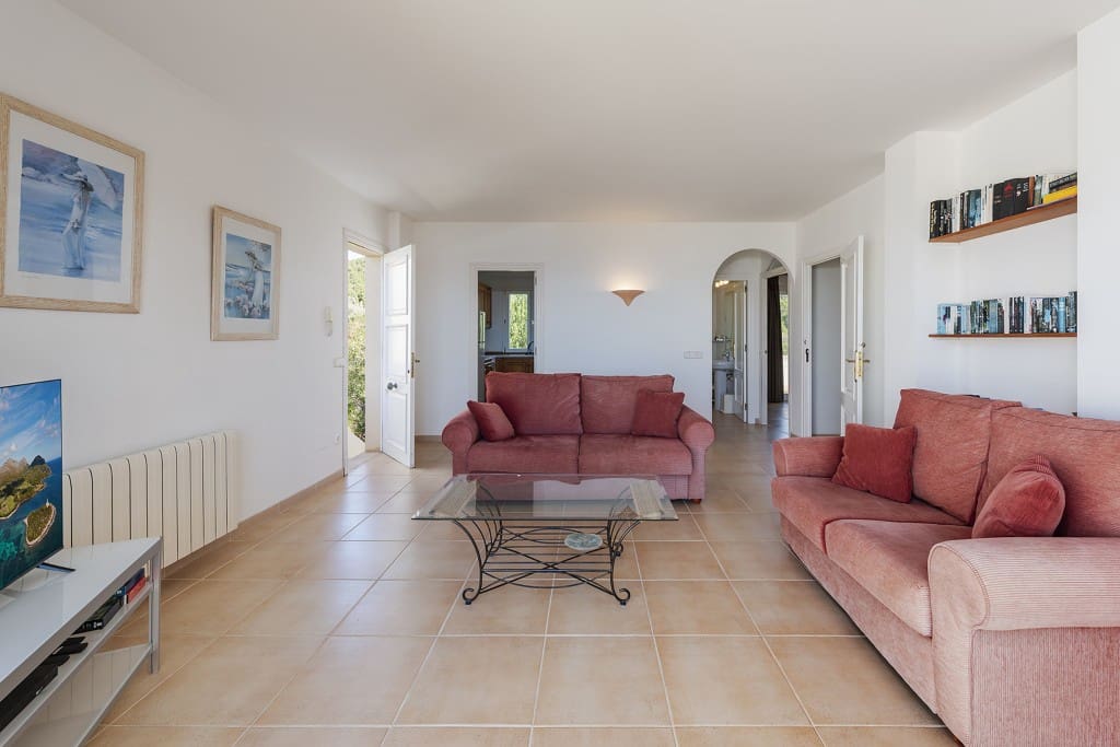 5 bedroom Villa for sale in Alcudia with pool - € 2,275,000 (Ref: 8302597)