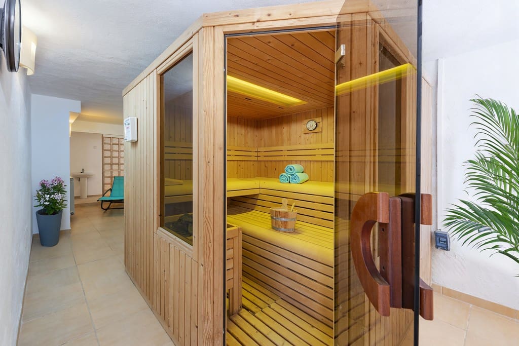 5 bedroom Villa for sale in Alcudia with pool - € 2,275,000 (Ref: 8302597)