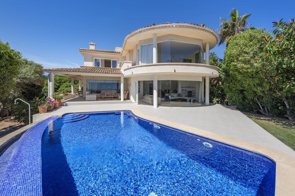 5 bedroom Villa for sale in Alcudia with pool - € 2,275,000 (Ref: 8302597)
