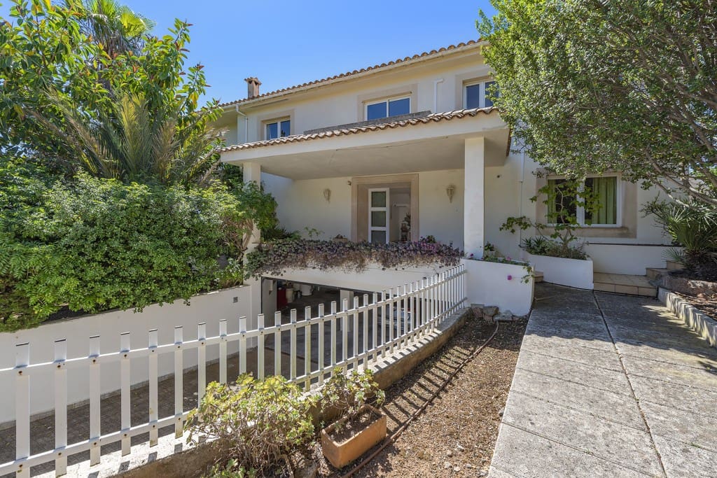 5 bedroom Villa for sale in Alcudia with pool - € 2,275,000 (Ref: 8302597)