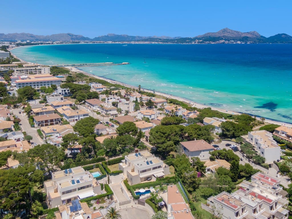 5 soveværelse Semi-Rækkehus til salg i Playas de Muro / Platges de Muro med swimmingpool garage - € 825.000 (Ref: 8337631)