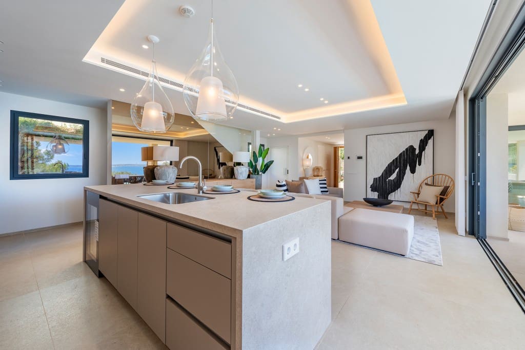 4 bedroom Villa for sale in Alcudia with pool garage - € 2,950,000 (Ref: 8344681)