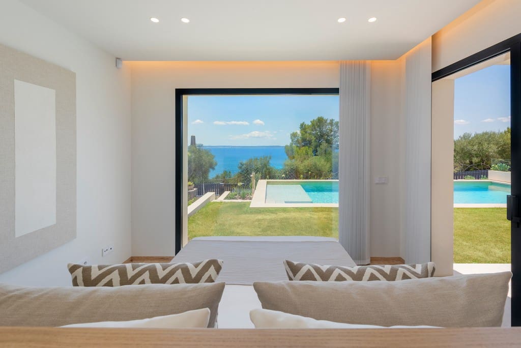 4 bedroom Villa for sale in Alcudia with pool garage - € 2,950,000 (Ref: 8344681)