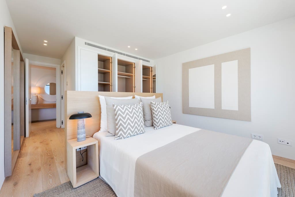 4 bedroom Villa for sale in Alcudia with pool garage - € 2,950,000 (Ref: 8344681)