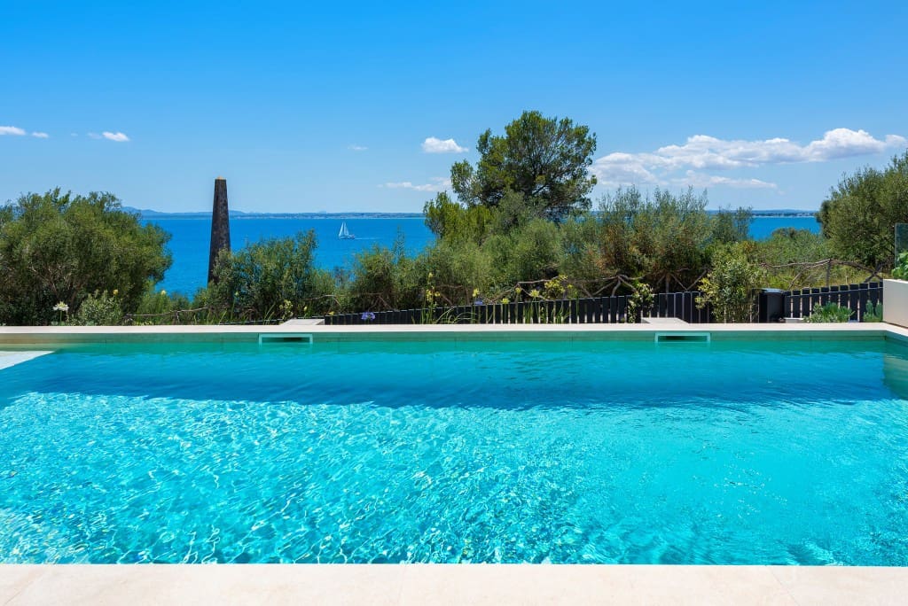 4 bedroom Villa for sale in Alcudia with pool garage - € 2,950,000 (Ref: 8344681)