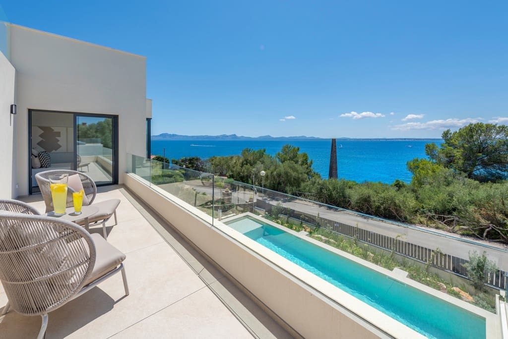 4 bedroom Villa for sale in Alcudia with pool garage - € 2,950,000 (Ref: 8344681)