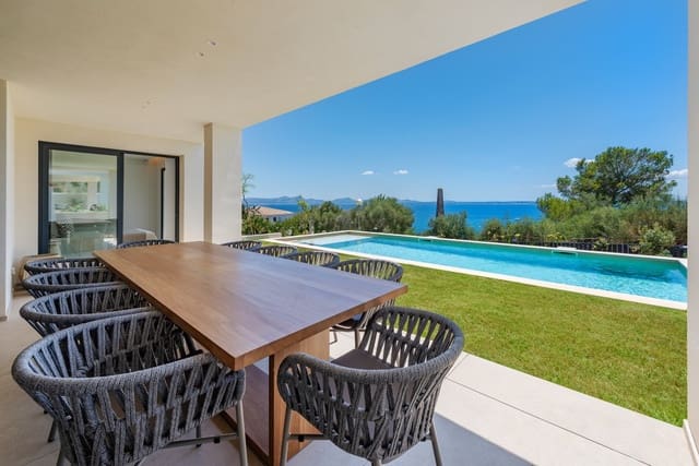4 bedroom Villa for sale in Alcúdia with pool garage - € 2,950,000 (Ref: 8344681)