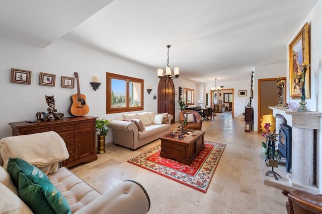 4 bedroom Finca/Country House for sale in Sencelles with pool garage - € 2,950,000 (Ref: 8352017)