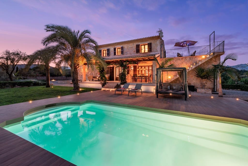 4 soveværelse Finca/Landehus til salg i Selva med swimmingpool garage - € 2.450.000 (Ref: 8352051)