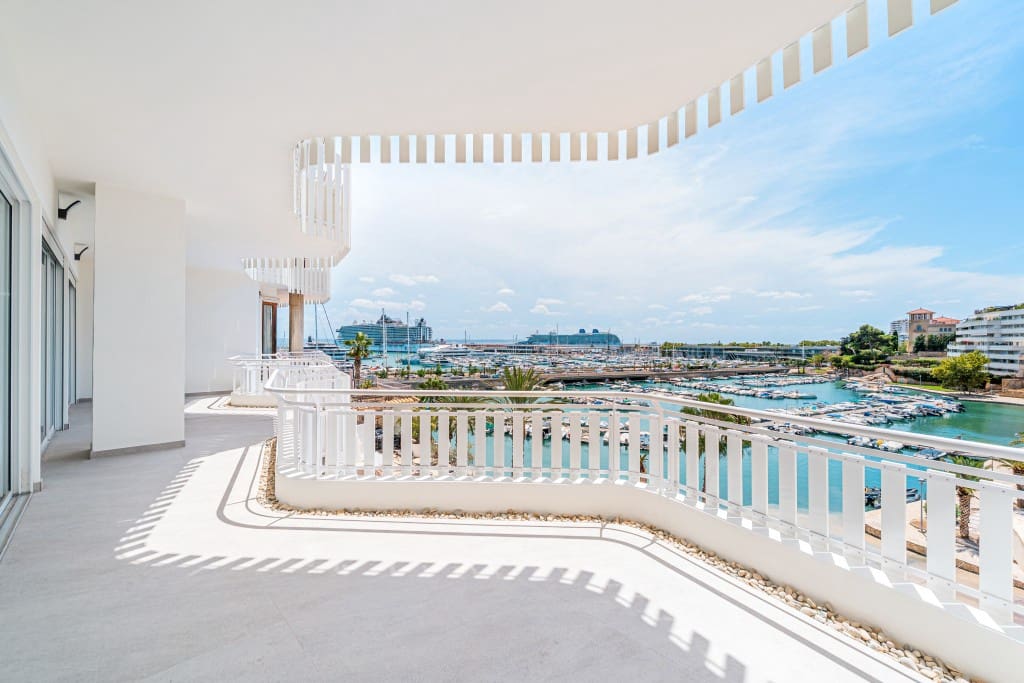 3 bedroom Apartment for sale in Palma de Mallorca with garage - € 2,045,000 (Ref: 8436772)