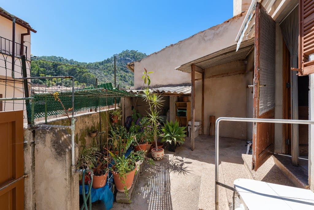 4 soveværelse Byhus til salg i Caimari med garage - € 450.000 (Ref: 8451943)