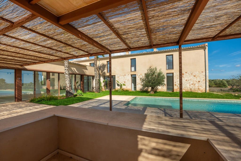 6 soveværelse Finca/Landehus til salg i Ses Salines med swimmingpool - € 2.950.000 (Ref: 8574145)