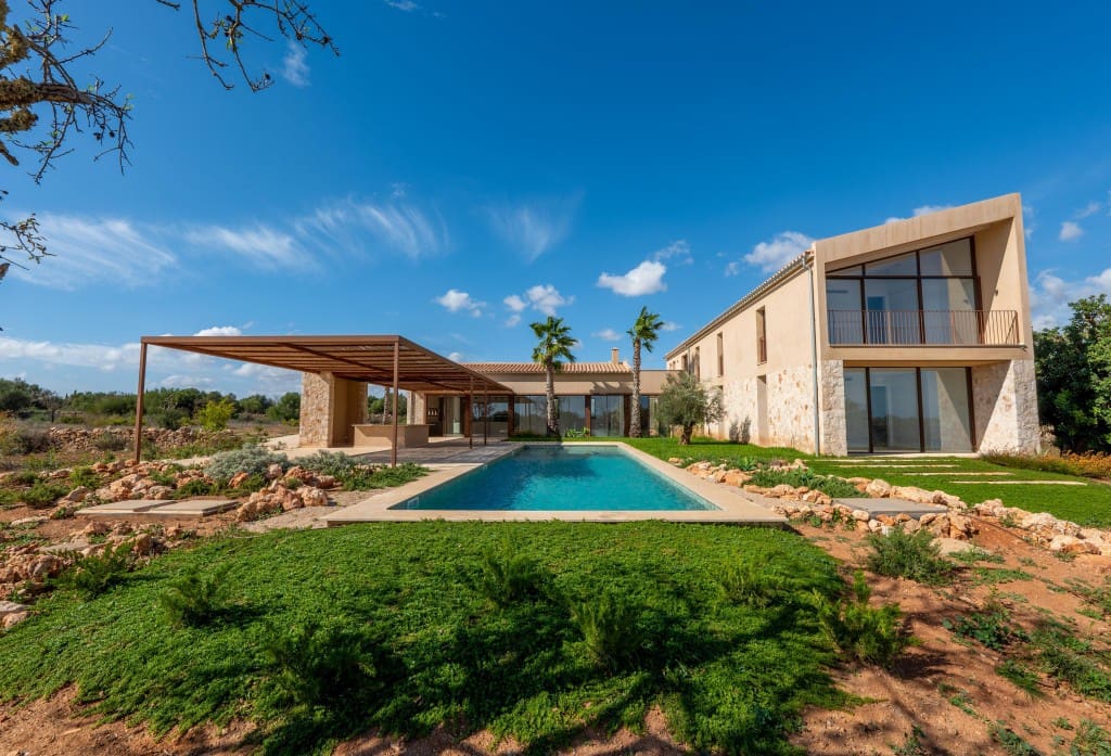 6 soveværelse Finca/Landehus til salg i Ses Salines med swimmingpool - € 2.950.000 (Ref: 8574145)