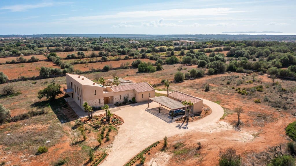 6 soveværelse Finca/Landehus til salg i Ses Salines med swimmingpool - € 2.950.000 (Ref: 8574145)