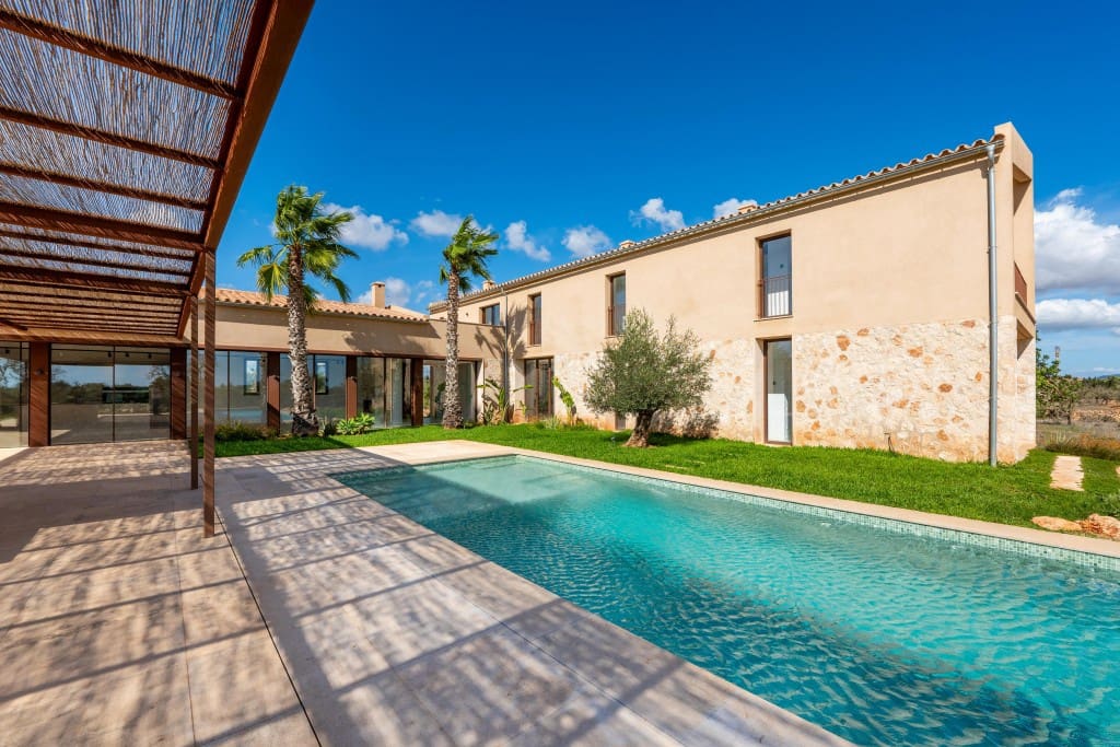 6 soveværelse Finca/Landehus til salg i Ses Salines med swimmingpool - € 2.950.000 (Ref: 8574145)