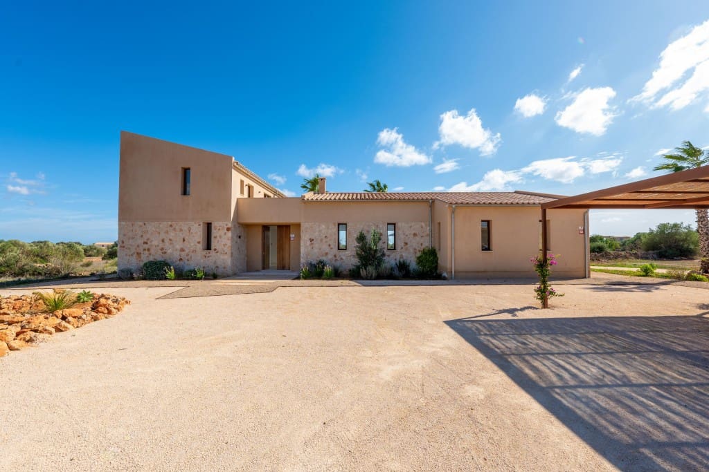 6 soveværelse Finca/Landehus til salg i Ses Salines med swimmingpool - € 2.950.000 (Ref: 8574145)