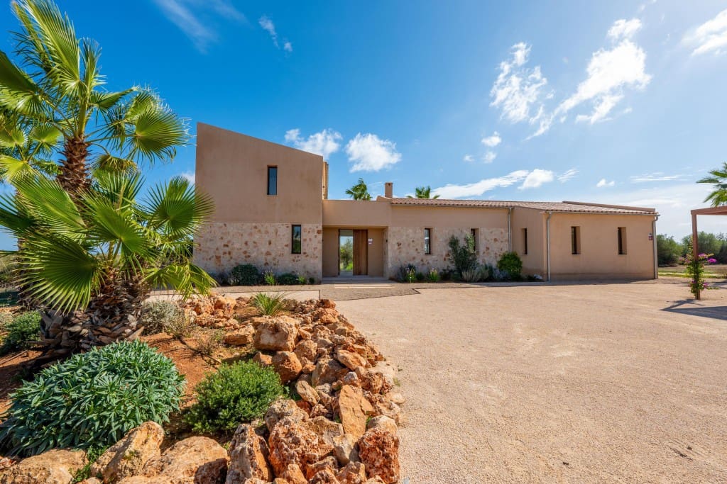 6 soveværelse Finca/Landehus til salg i Ses Salines med swimmingpool - € 2.950.000 (Ref: 8574145)
