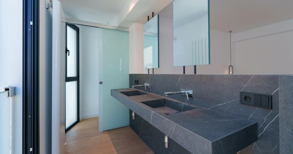 4 soveværelse Byhus til salg i Es Molinar / El Molinar med garage - € 3.980.000 (Ref: 8576366)