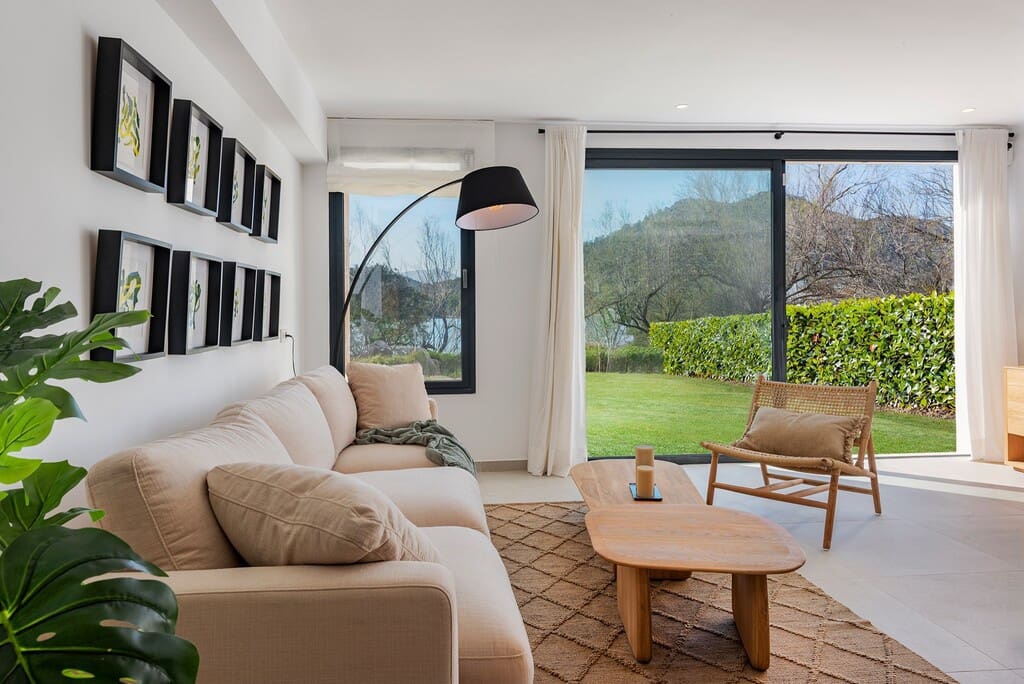 3 bedroom Townhouse for sale in Puerto de Alcudia with pool - € 740,000 (Ref: 8599327)