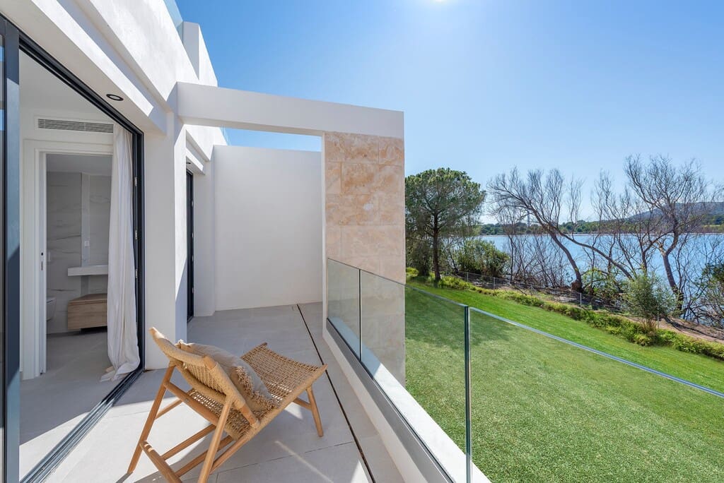 3 bedroom Townhouse for sale in Puerto de Alcudia with pool - € 740,000 (Ref: 8599327)
