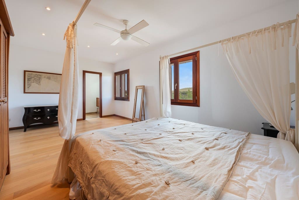 5 soveværelse Finca/Landehus til salg i Cala Murada med swimmingpool garage - € 3.890.000 (Ref: 8599351)