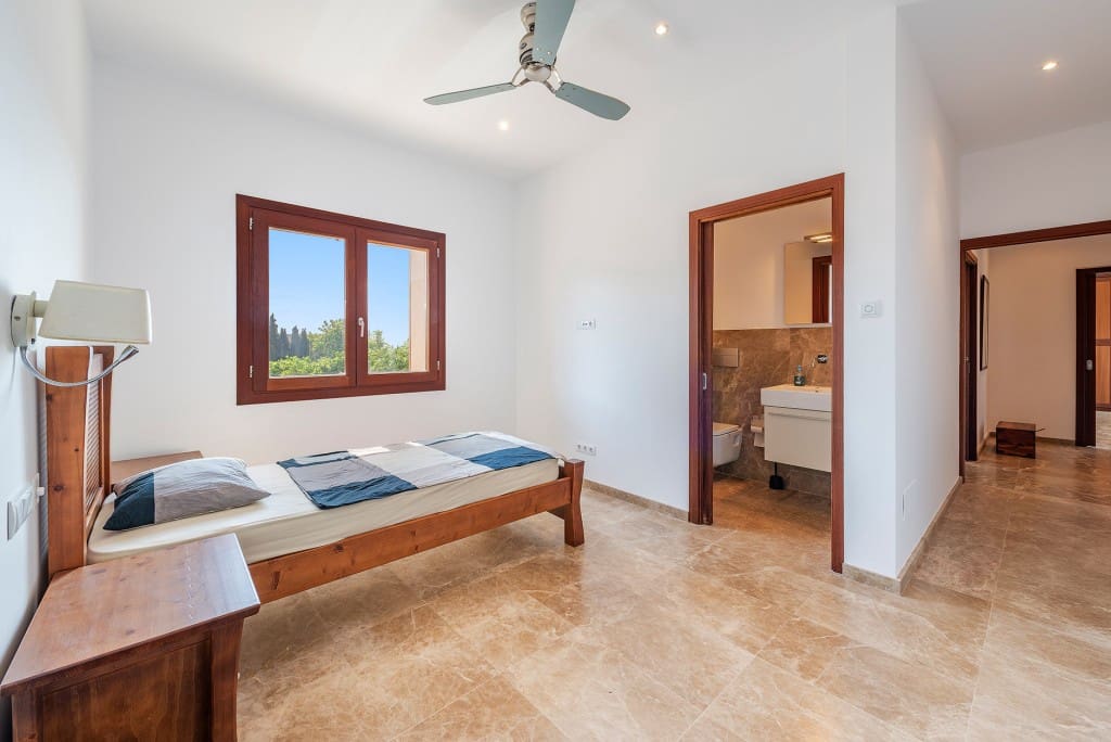 5 soveværelse Finca/Landehus til salg i Cala Murada med swimmingpool garage - € 3.890.000 (Ref: 8599351)