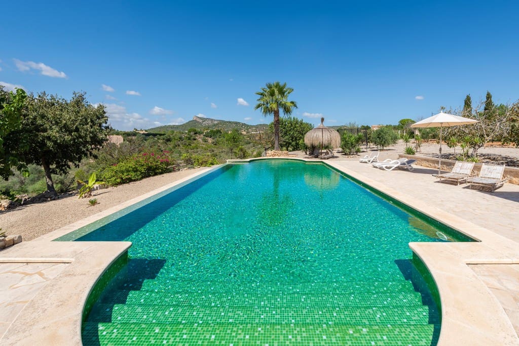 5 soveværelse Finca/Landehus til salg i Cala Murada med swimmingpool garage - € 3.890.000 (Ref: 8599351)