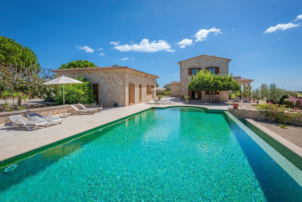 5 soveværelse Finca/Landehus til salg i Cala Murada med swimmingpool garage - € 3.890.000 (Ref: 8599351)
