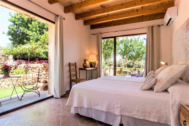 5 soveværelse Finca/Landehus til salg i Llucmajor med swimmingpool garage - € 2.980.000 (Ref: 8599377)