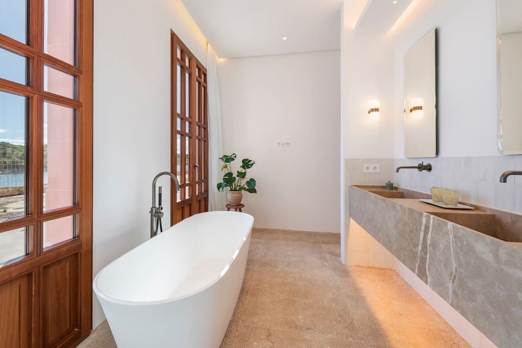 4 soveværelse Byhus til salg i Portocolom med swimmingpool - € 3.300.000 (Ref: 8619733)